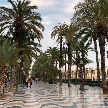 Alicante, Rue Piétonne ,Plage, Climatisation
